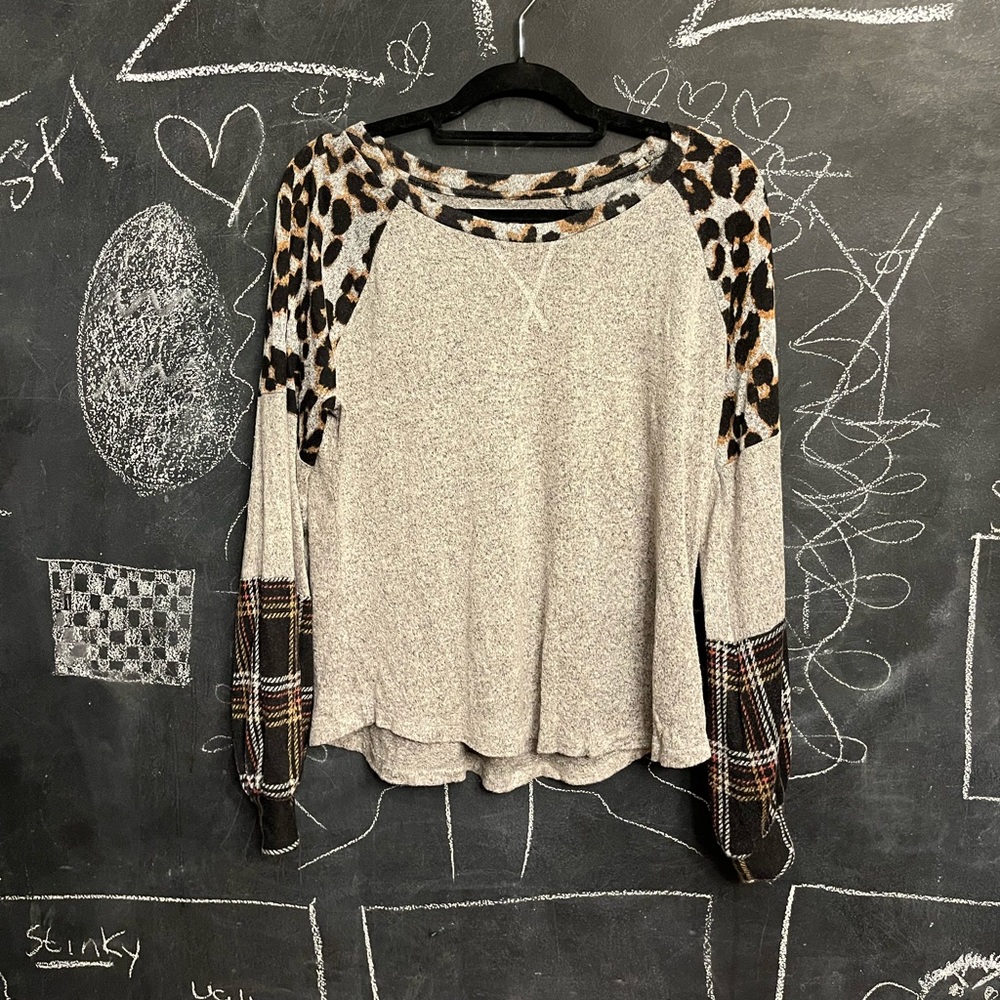 MAURICES patterned sleeve shirt